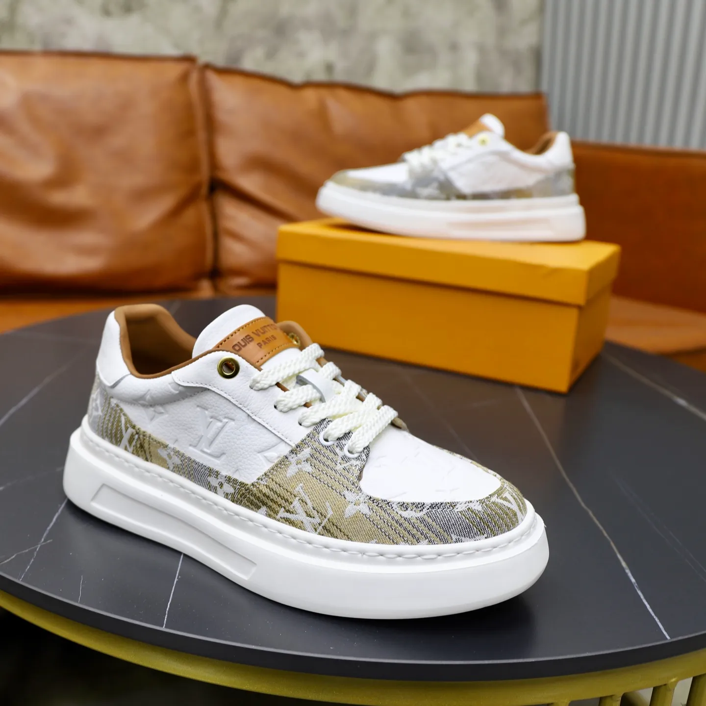 Ex-factory price: 480💰🙅‍♂️🙅‍♂️🙅‍♂️ Brand: LV Louis Vuitton Standard code: 38-44 (45 customized) Grade: Same as the official website Material: Original fabric Comfortable cowhide lining Increased lightness, wear-resistant and soft outsole Style category: Men's fashionable casual shoes Running sneakers Distinguished luxury brand elements Top luxury Color: actual picture color